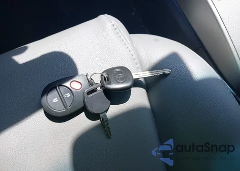 2015 Toyota Tacoma Base V6 z USA, uszkodzony, nr VIN 3TMLU4EN1FM177255